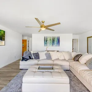  Apartment Newly Renovated With Sup Paddle Boards And Golf Clubs Included United States